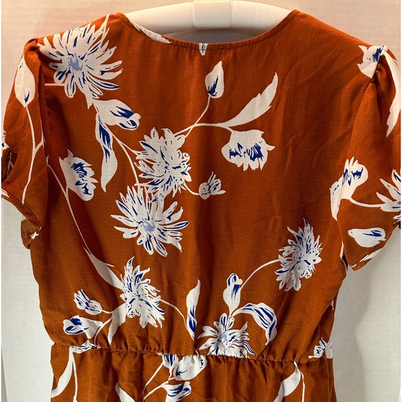 Luxology Top Floral Pull On Short Sleeve V neck Peplum Size Large - Picture 3 of 6